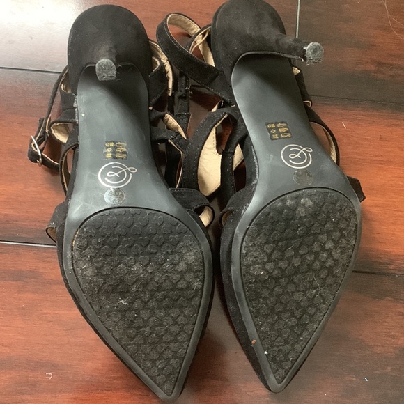 Very gently used Chinese laundry black pump with ankle strap 9.5 - Picture 5 of 7